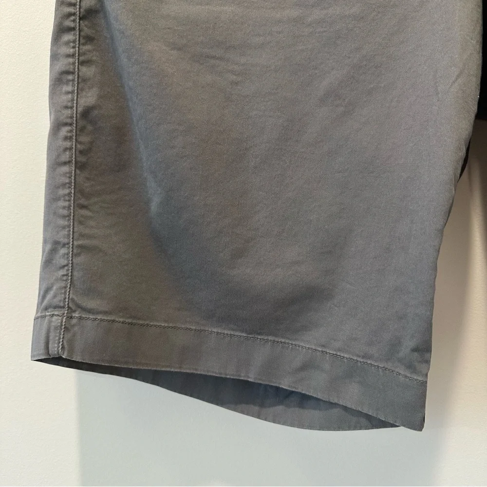 J Crew 10.5” Stretch Chino Shorts For Men Size 36 Gray Neutral Casual Golf Polo